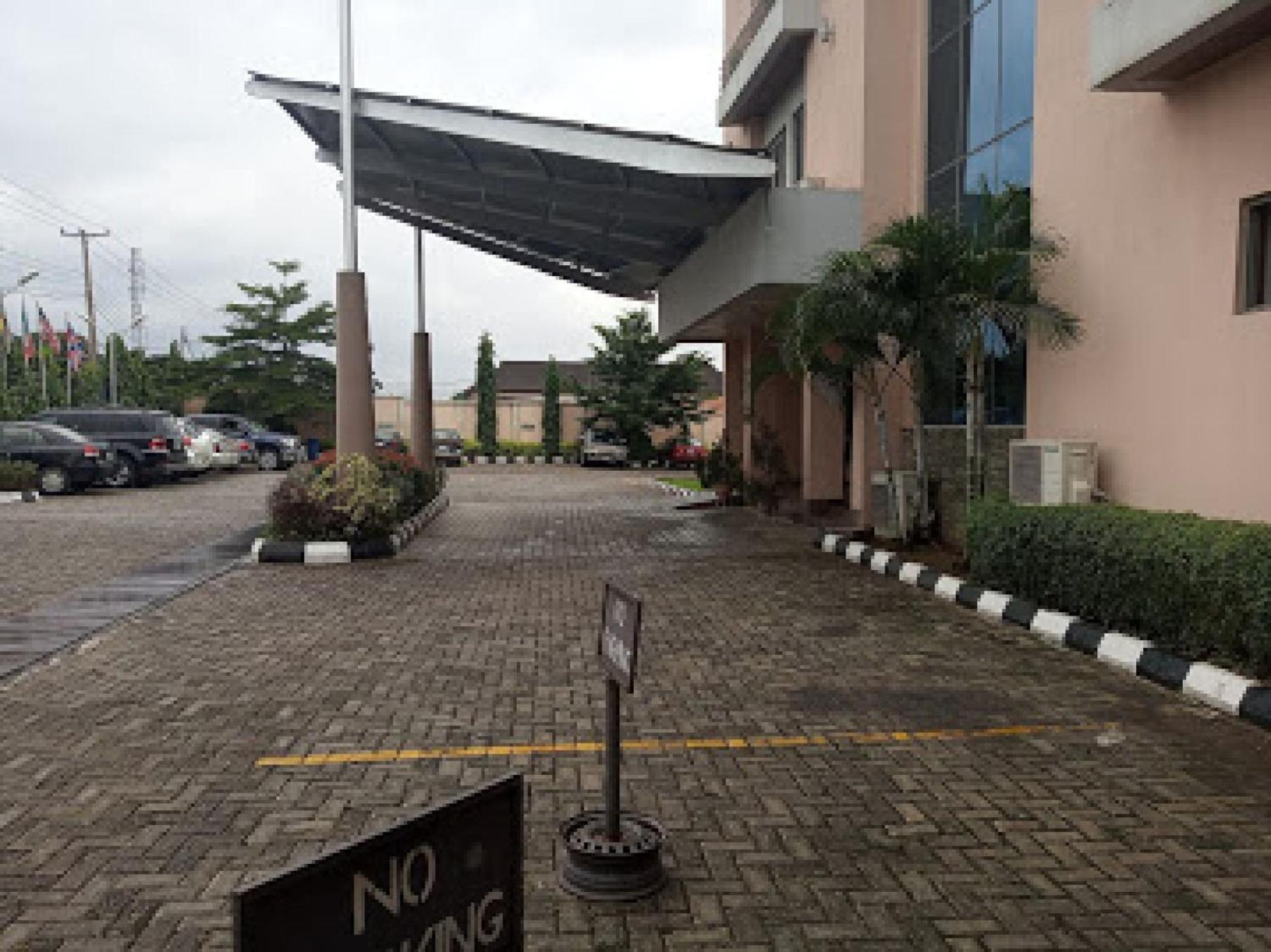 Room In Apartment Ibadan Exterior photo